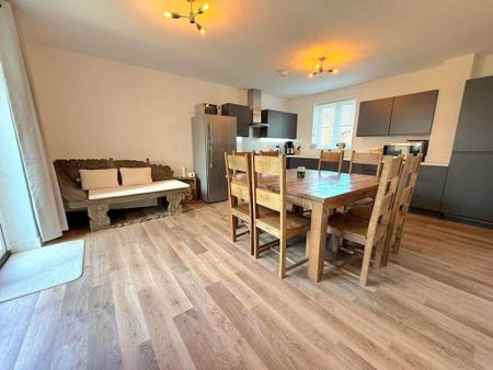 5 bedroom detached house to rent - Photo 4