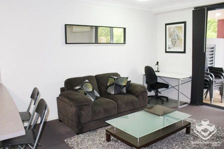 Fully furnished 1bed 1bath 1car, located at the entrance to UQ - Photo 4