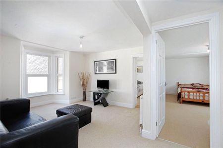 4 bedroom detached house to rent - Photo 2