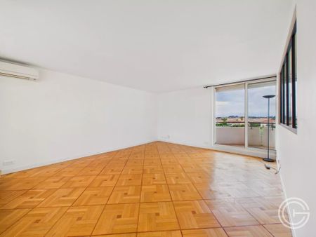 Location Appartement 4 pièces 77m² NICE 06200 - Photo 4