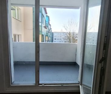 Frisch Renovierte 3-Raum-Wohnung mit Badewanne und Balkon - Photo 2
