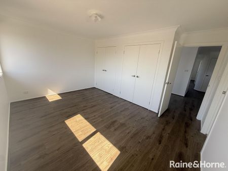 Double-Storey Family Home with Spacious Backyard - Photo 4