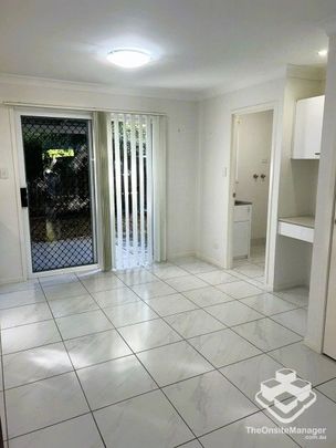 Townhouse - 3 bed, 2 bath, SLUG - Photo 1