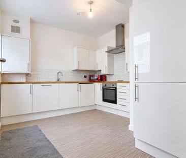 1 bedroom in a flat share to rent - Photo 3