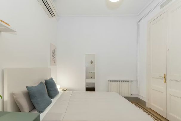 Carrer del Rosselló, Barcelona, Catalonia 08008 - Photo 1