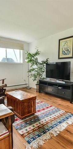 Grand appartement 4 1/2 a louer - Photo 1