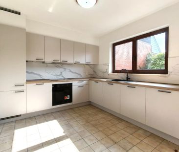 MOOIE WONING MET GARAGE EN TUINTJE - Foto 3