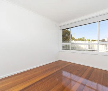 “PRIME POSITION | MODERN COMFORT | FRANKSTON HIGH SCHOOL ZONE” - Photo 4