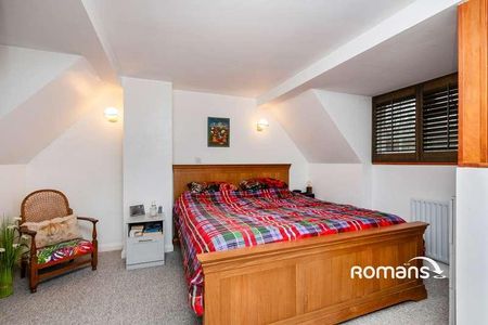 Ash Green Lane East, Ash Green, Aldershot, Surrey, GU12 - Photo 5