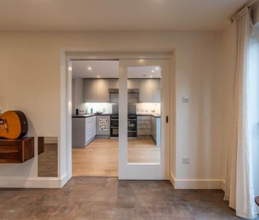 3 bedroom semi-detached house to rent - Photo 3