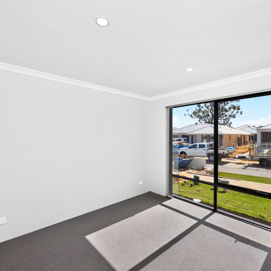 Brand new home awaiting its first family - Photo 1