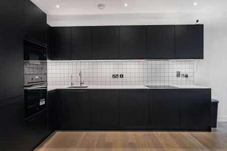 Poplar High Street - Photo 2