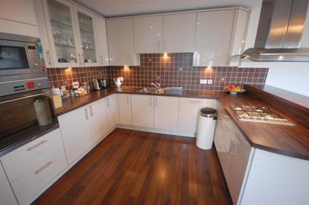 4 bedroom townhouse to rent - Photo 5