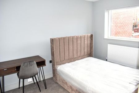 4 bedroom terraced house to rent - Photo 2
