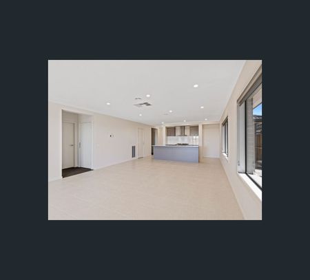 38 Blazon Drive, Tarneit, Vic 3029 - Photo 2