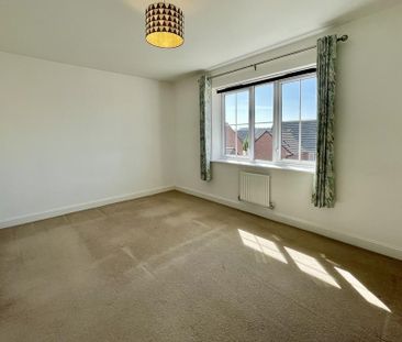 4 bedroom semi-detached house to rent - Photo 4