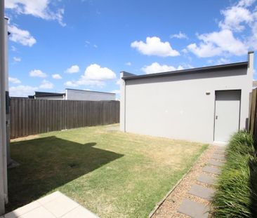 Spacious 4-Bedroom Family Home with Separate double Garage - Photo 6