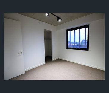 Spacious 2 bedroom 2 bathroom boutique style apartment in superb lo... - Photo 2