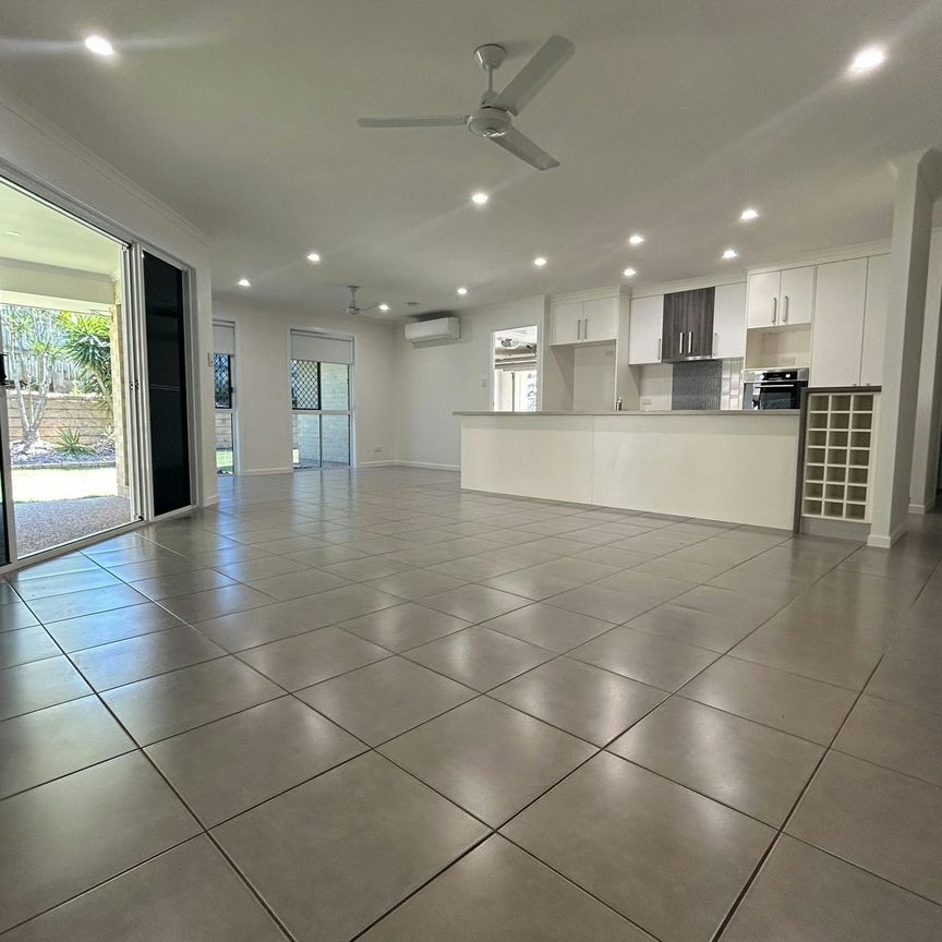 SPACIOUS AND LOW MAINTENANCE FAMILY HOME - Photo 1