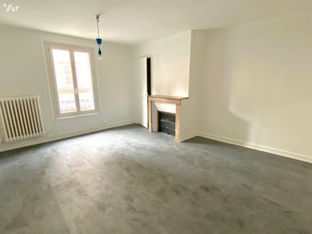 CHARTRES – CENTRE VILLE, 5 MN. A PIED DE LA GARE BEAU 3 PIECES LUMINEUX 1er Et. 75.86m² Hab. - Photo 2