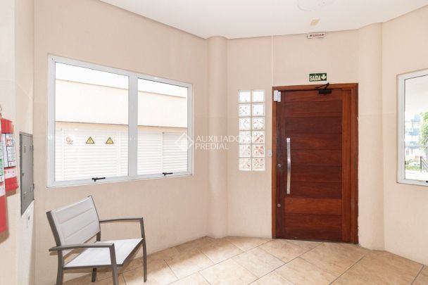 Apartamento com 2 quartos e 60m² para alugar em Passo da Areia, Porto Alegre. - Foto 1