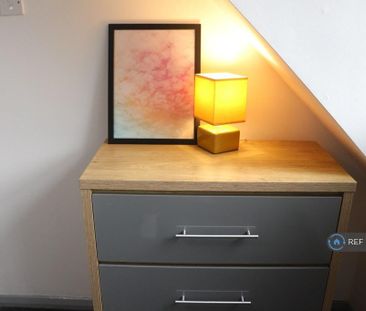 1 bedroom in a house share to rent - Photo 5