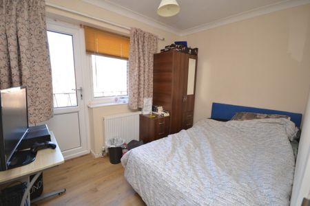 3 bed Flat for Rent - Photo 5