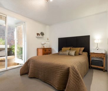 Unique Townhouse Style Split Level Apartment - Photo 4