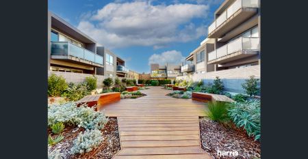 SPACIOUS - 2 BEDROOM APARTMENT with COURTYARD - Photo 3