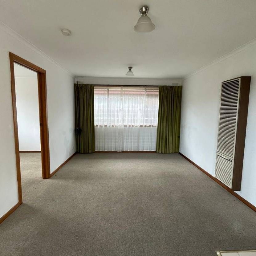 FAMILY HOME | GREAT LOCATION | - Photo 1