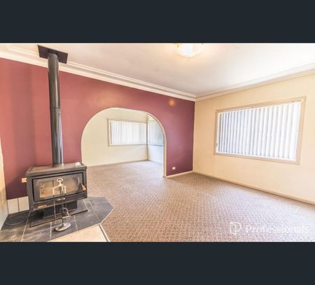 2 Melrose Street, South Tamworth, NSW 2340 - Photo 3