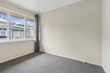 Very tidy, corner-unit, with lock up garage. - Photo 5