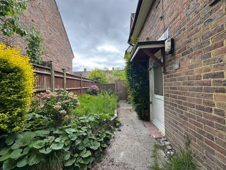 Halsford Croft, East Grinstead RH19, London - Photo 5