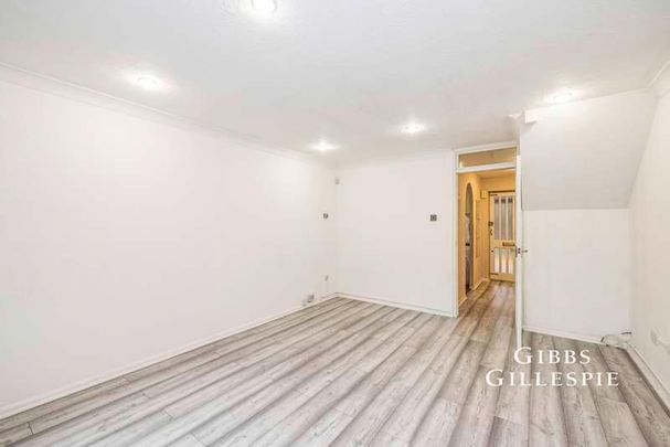 Jasmin Close, Northwood, HA6 - Photo 1