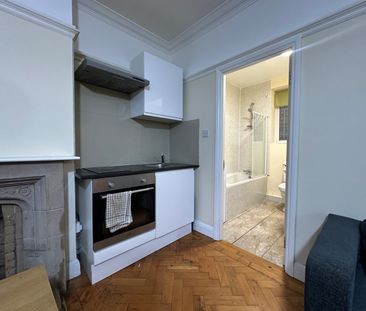 Studio Flat, Wendover Court, NW2 - Photo 1