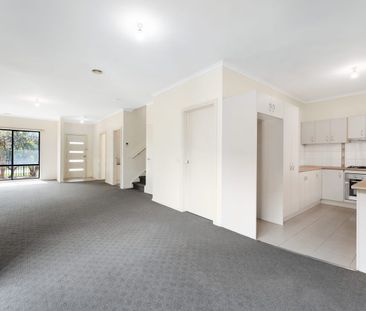 Spacious and Private - Photo 3