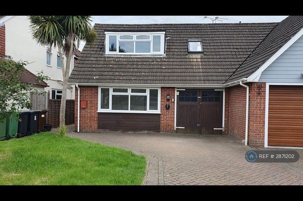 4 bedroom semi-detached house to rent - Photo 1