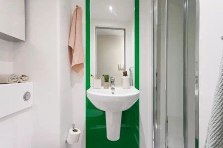 Medium Highest Double Ensuite - Photo 5