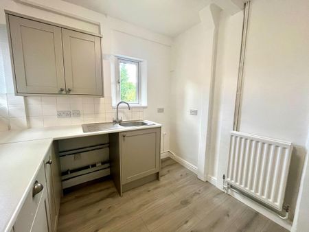 3 bedroom semi-detached house to rent - Photo 4