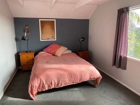 Peaceful 3BR Glenfield Home w/ Deck and Big Garden - Photo 5
