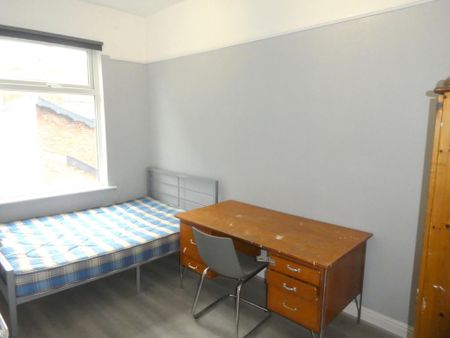 5 bedroom semi-detached house to rent - Photo 2