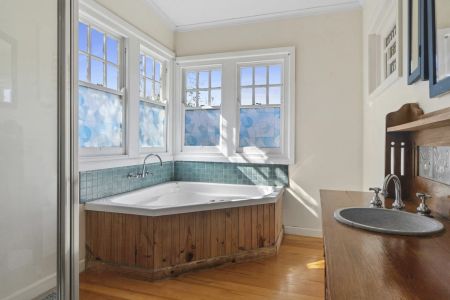Quaint Home - Photo 4