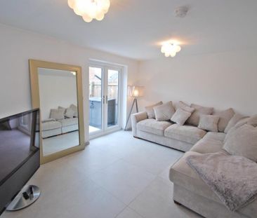 3 bedroom semi-detached house to rent - Photo 6