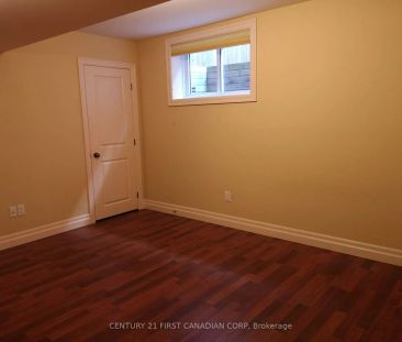 Detached Home For Lease | X9251847 - Photo 2