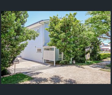 Leafy Area Extra Large Townhouse - Photo 4
