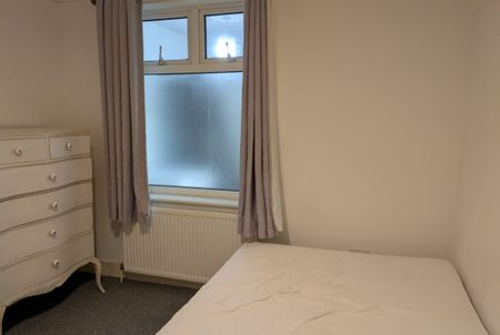 A luxury house Available at Babington road NW4 4LD London UK - Photo 3