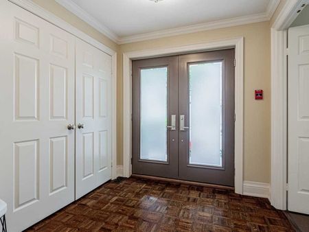 For Lease - 49 Lower Village Gate, Toronto, Ontario - Photo 2