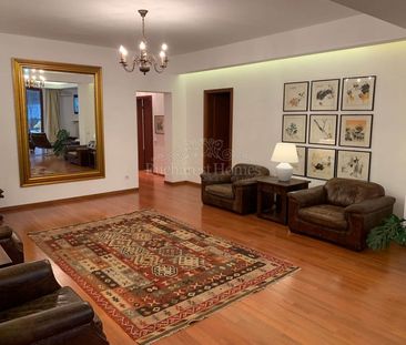 Large Executive Two Bedroom Apartment with Garden - Piata Victoria - Photo 2