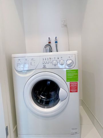 Newly renovated spacious ONE BEDROOM with Bonus Living - Photo 4