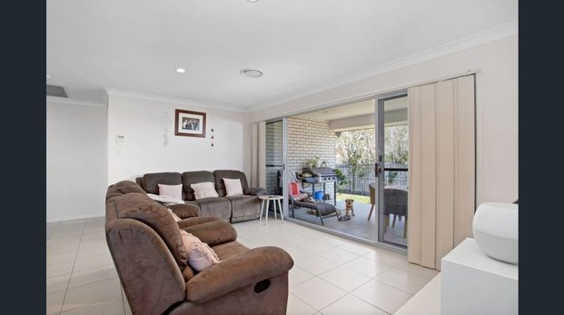 Spacious Family Home – Walk to Bucasia Beach! - Photo 1